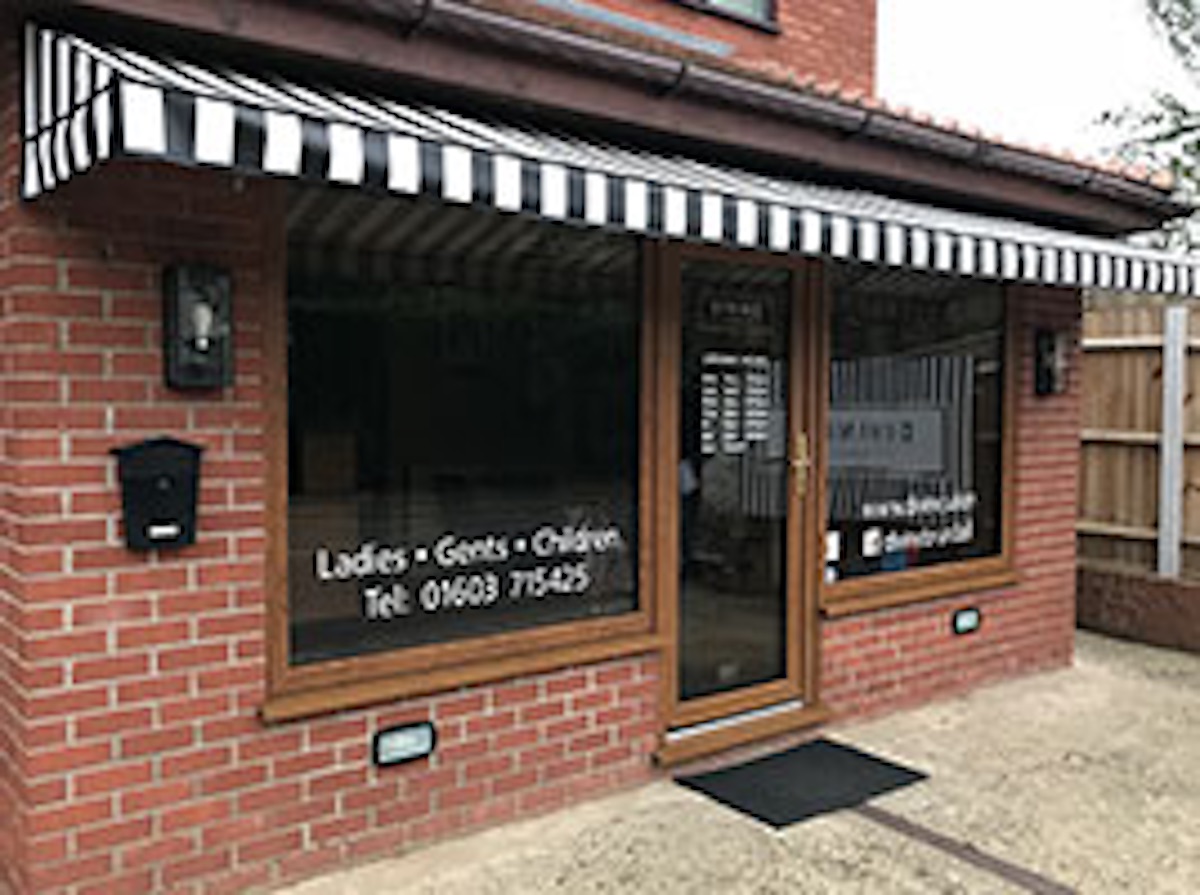 Salon Front